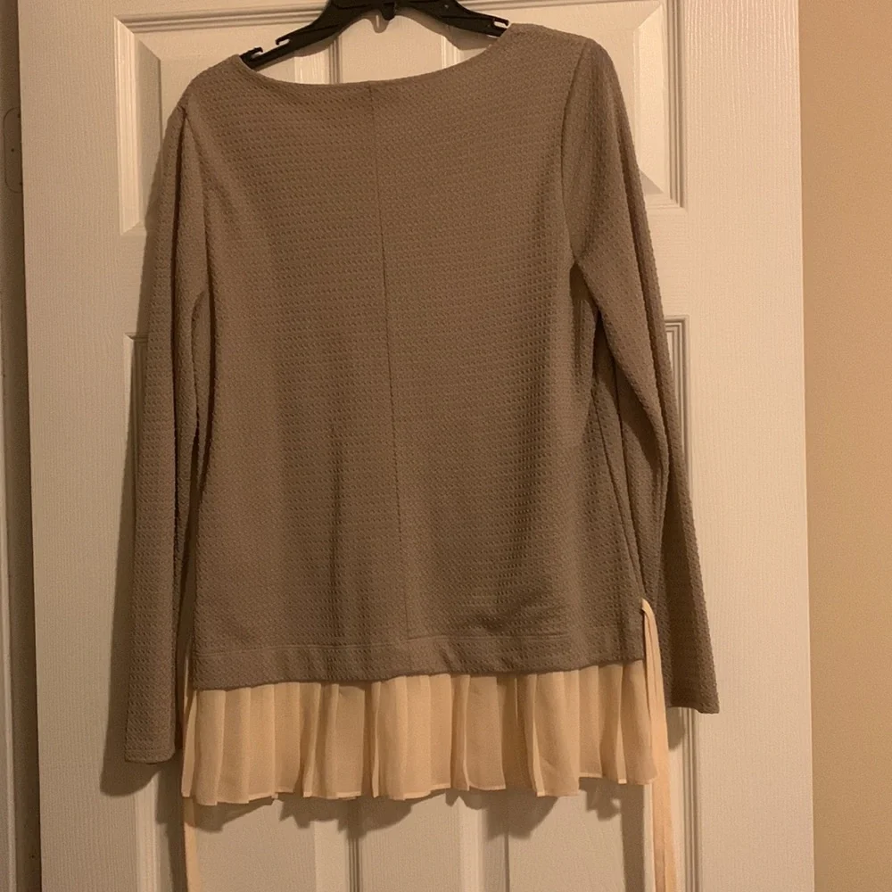 blouse - Picture 2 of 6